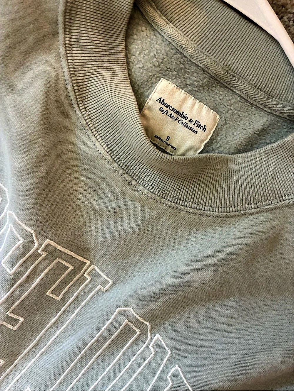 Abercrombie & Fitch Barcelona Spain Sweatshirt Green Small Like New - Picture 3 of 3